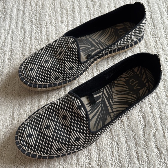DV by Dolce Vita Woven Espadrilles - Picture 4 of 11